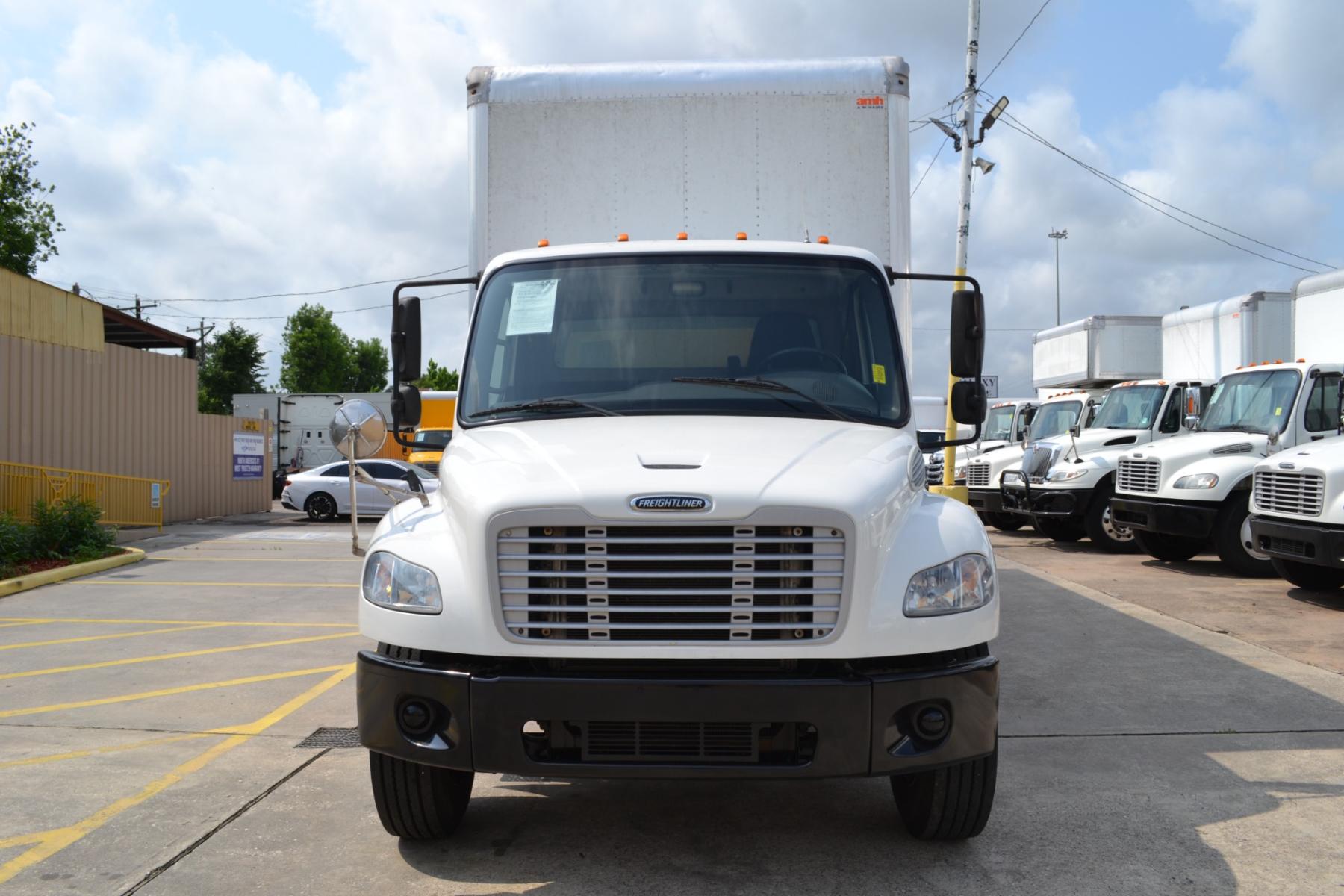 2017 WHITE /BLACK FREIGHTLINER M2-106 with an CUMMINS ISB 6.7L 240HP engine, ALLISON 2100HS AUTOMATIC transmission, located at 9172 North Fwy, Houston, TX, 77037, (713) 910-6868, 29.887470, -95.411903 - 26,000LB GVWR NON CDL, 26FT BOX, 13FT CLEARANCE , 103" X 102", MAXON 3,500LB CAPACITY ALUMINUM LIFT GATE, DUAL 50 GALLON FUEL TANKS,SPRING RIDE - Photo #1